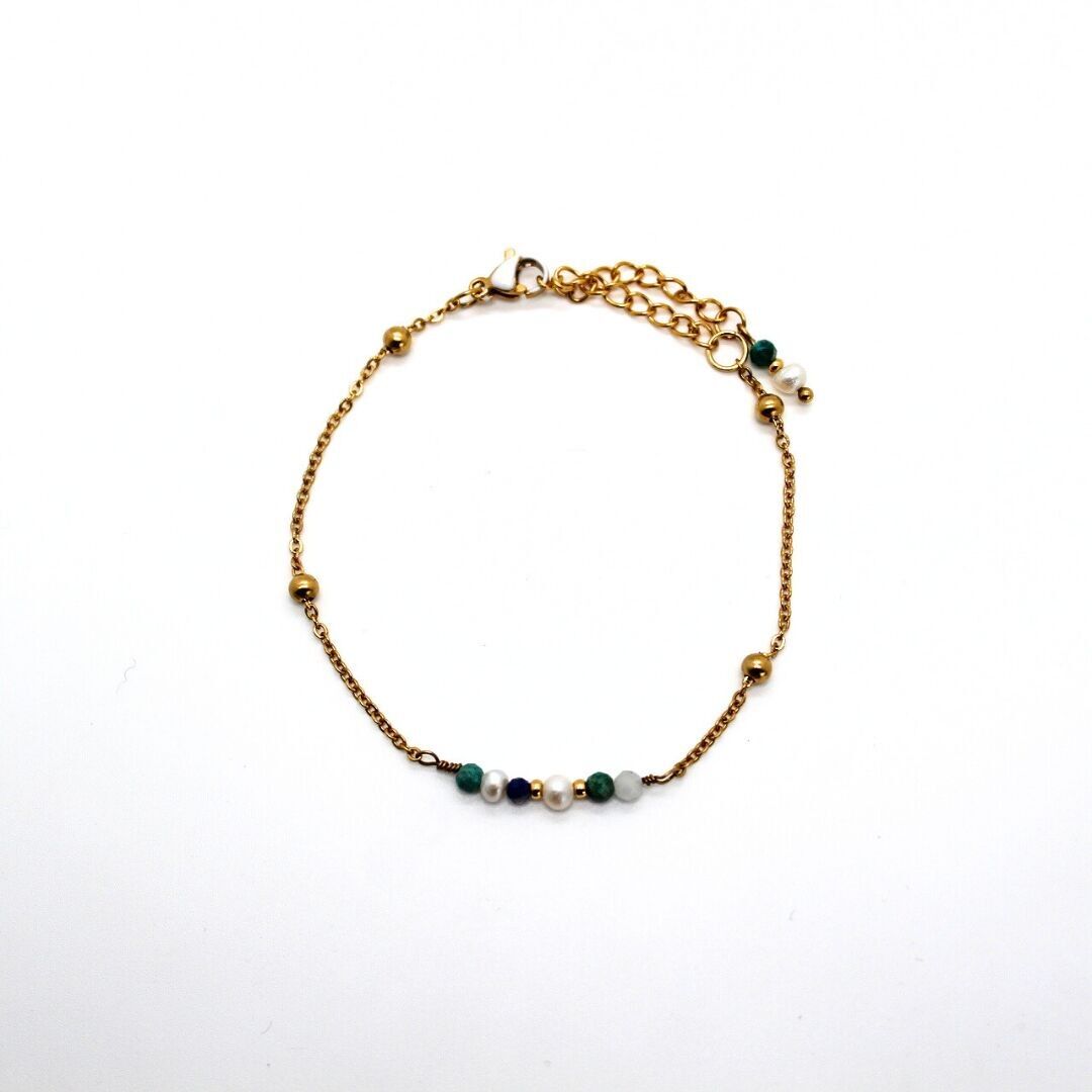Handmade bracelet in gold-plated stainless steel, freshwater pearls and natural stones (15 cm)