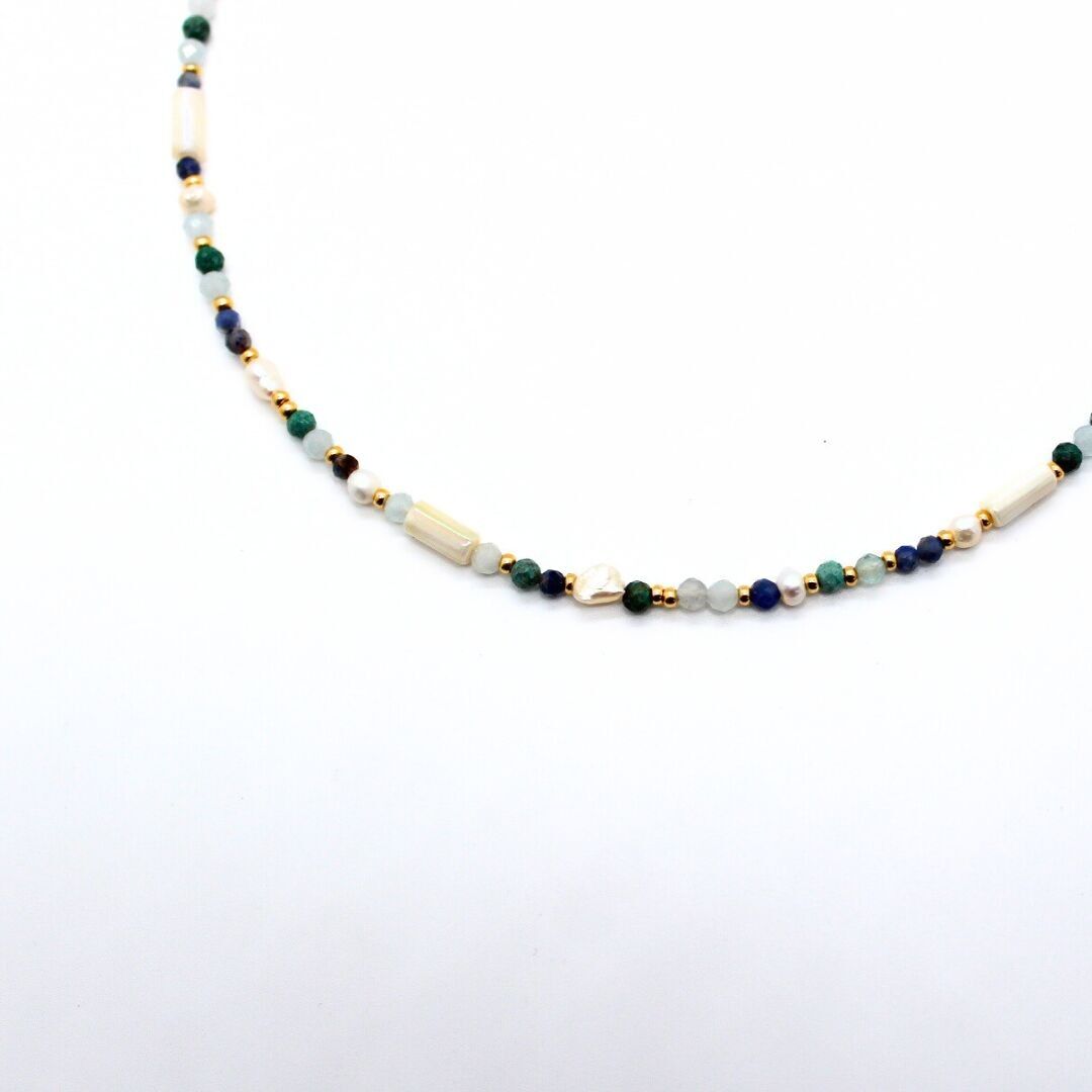 Collana girocollo fatta a mano in acciaio inossidabile placcato oro, perle d'acqua dolce e pietre naturali (40 cm)