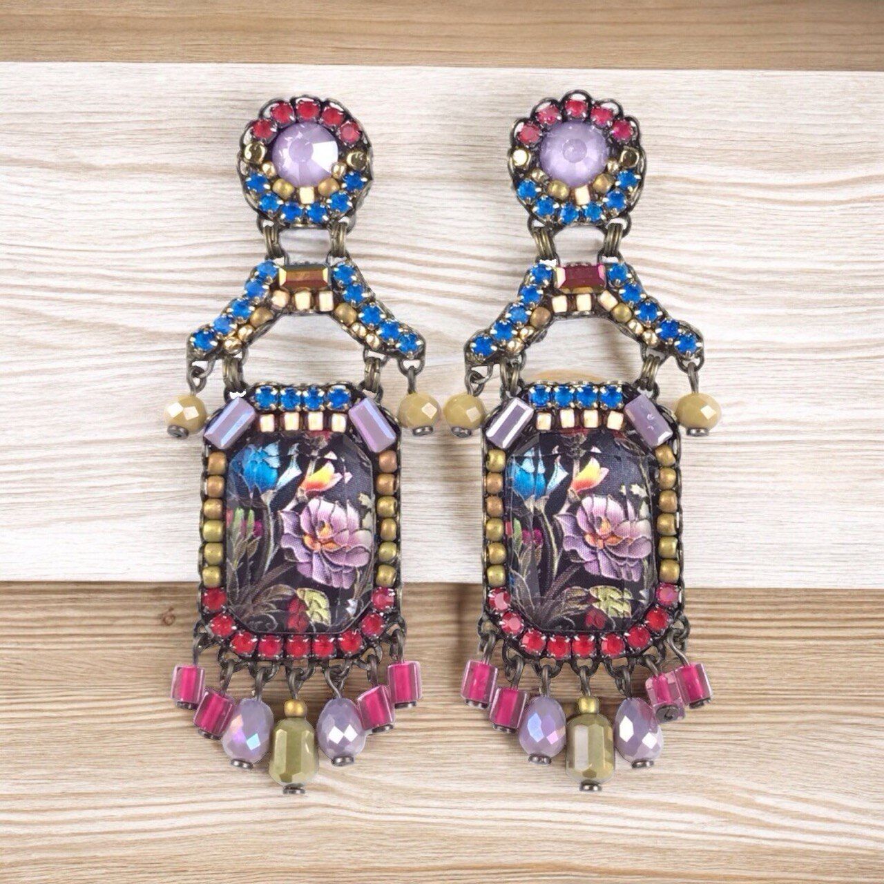 Orecchini di cristallo rosa intenso