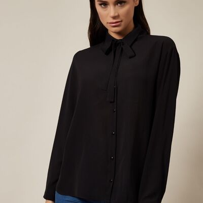 Top nero oversize da annodare al collo