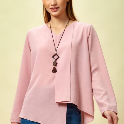 Top asimmetrico oversize con collana in rosa