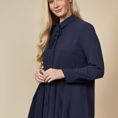 Camicia oversize a maniche lunghe con vestibilità plissettata e dettaglio cravatta in blu navy