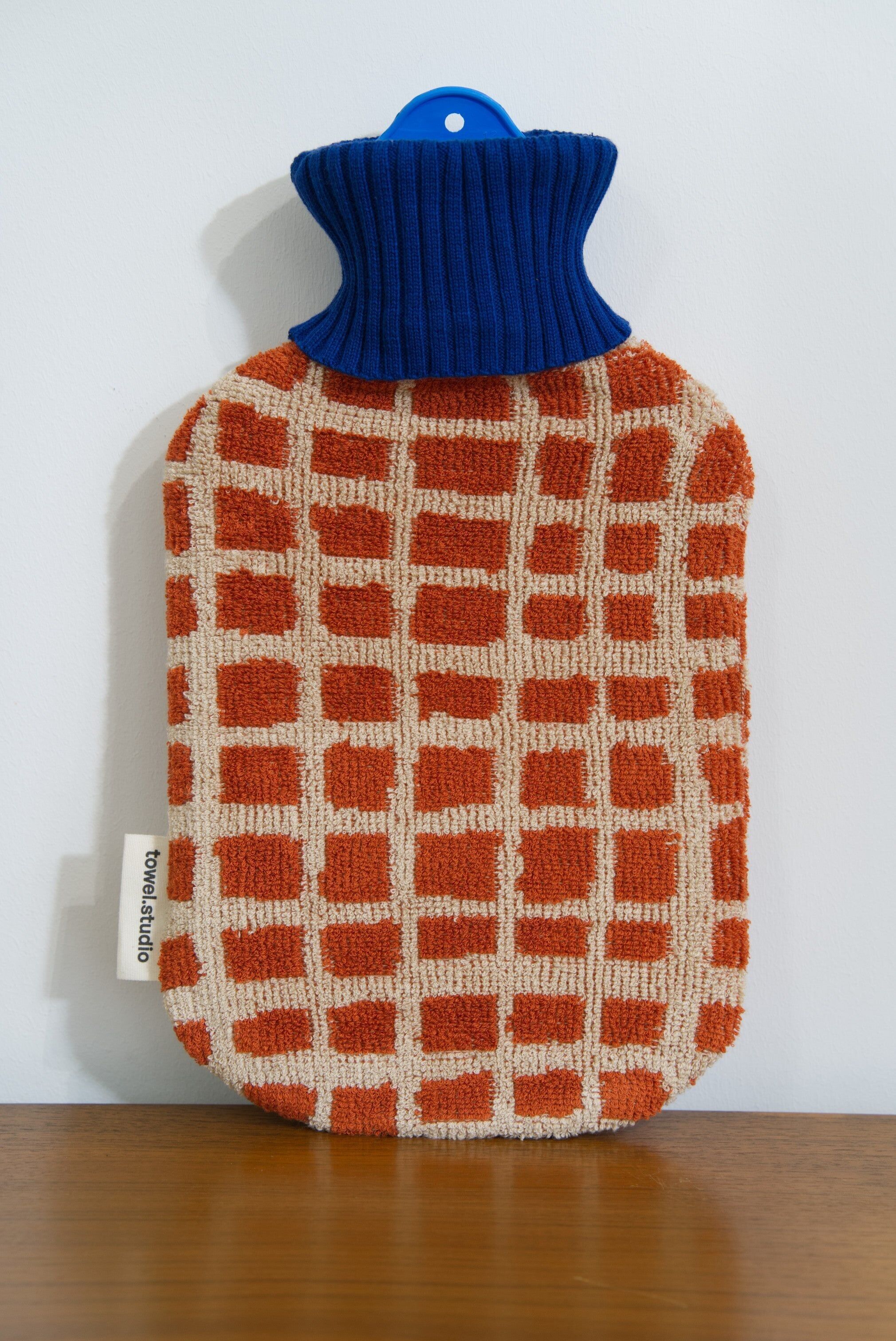 Borsa dell'acqua calda con griglia audace | Fienile | Grande (2 litri)