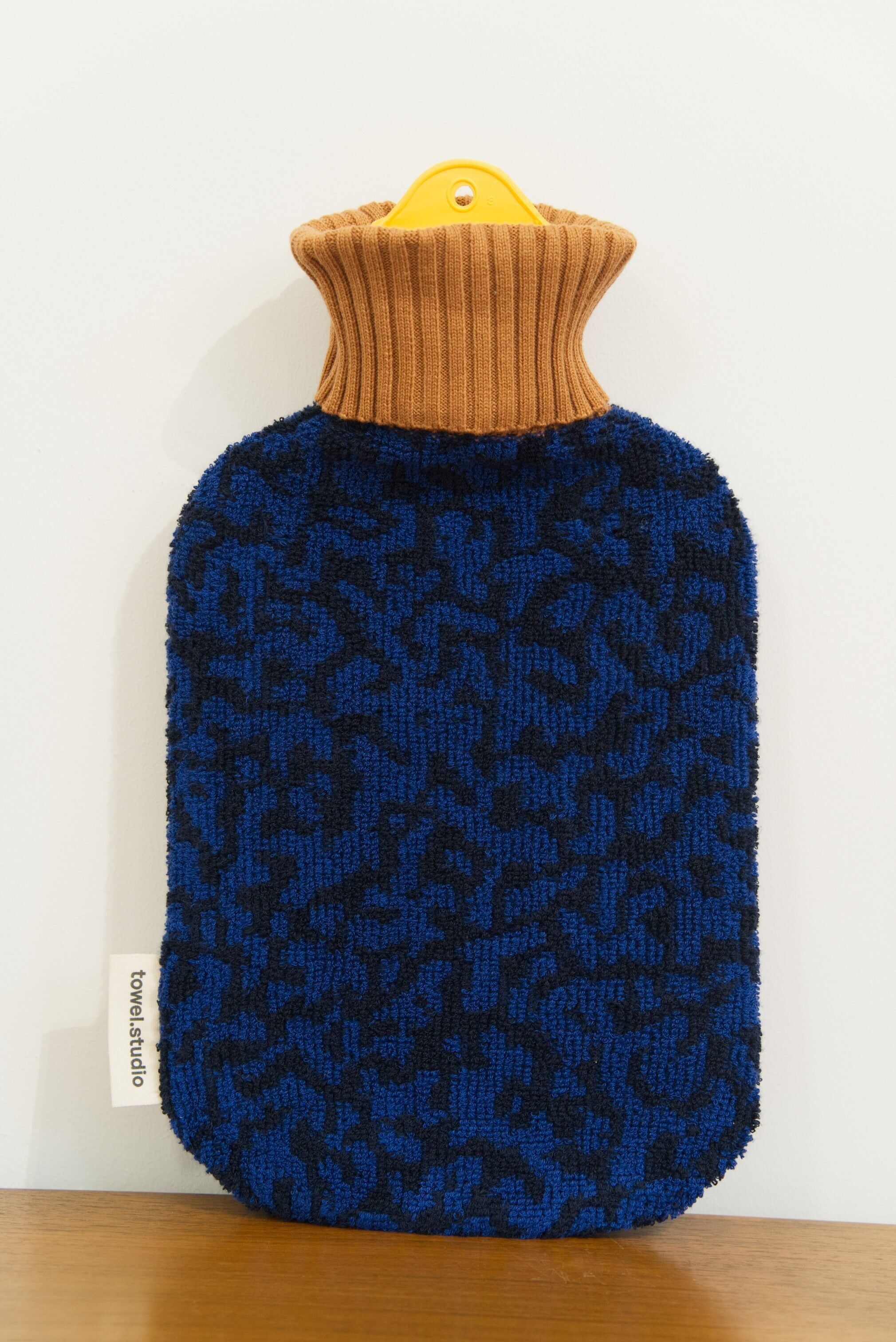 Borsa dell'acqua calda rumorosa mimetica | Nuvola di mezzanotte | Grande (2 litri)