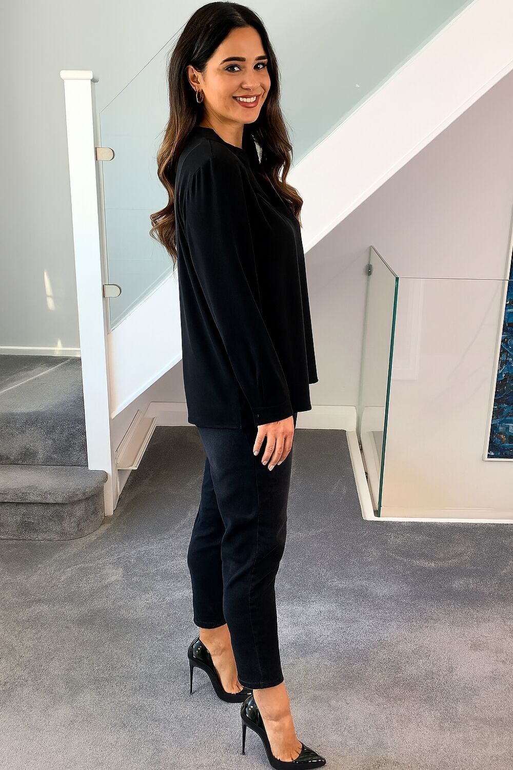 Top oversize con collo dettagliato e maniche lunghe in nero