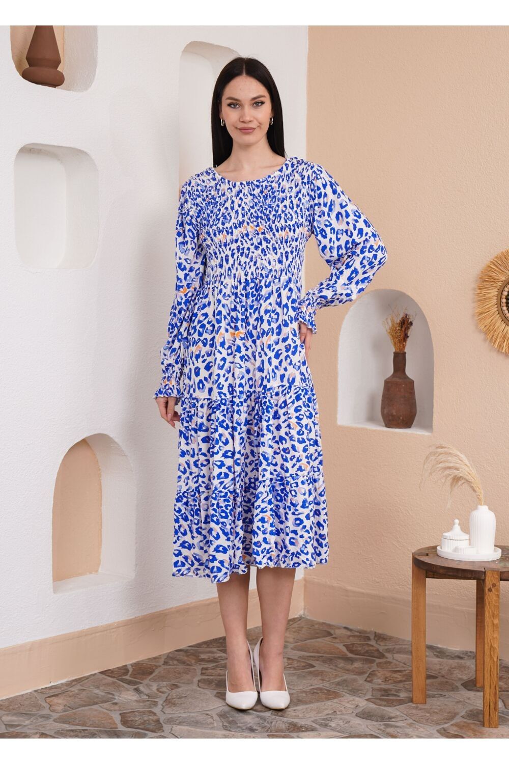 Locker sitzendes, langärmliges Kleid mit Rundhalsausschnitt, Leopardenmuster und gerafftem Detail in Marine