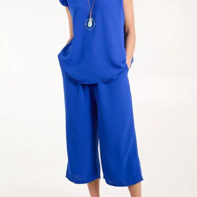 Conjunto de conjunto de pantalones de pernera ancha y top con detalle de volantes en azul real