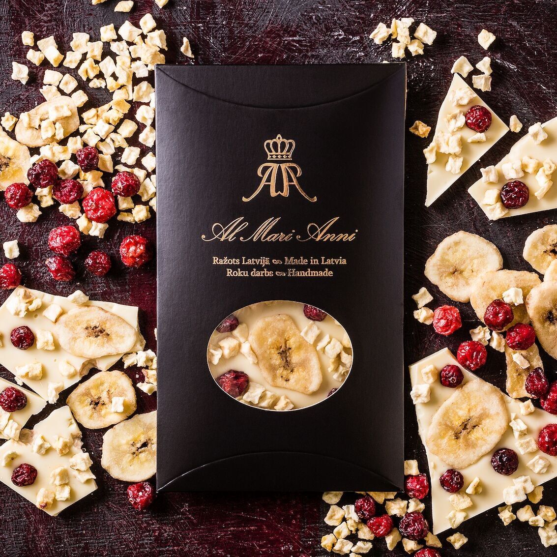 Barra de chocolate blanco con arándanos, manzana y plátano