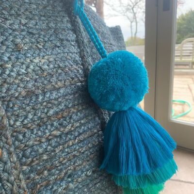 Pompon bleu et pompon trio