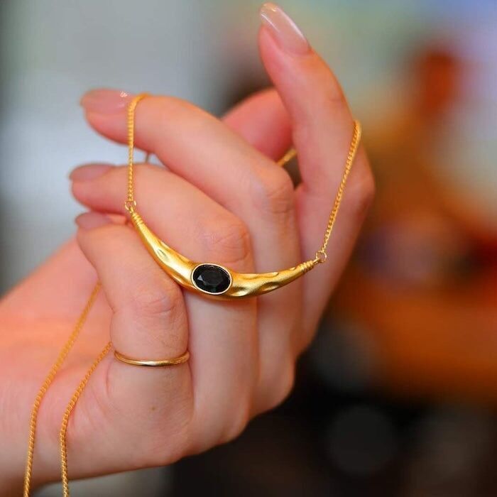 Collana geometrica in stile egiziano-Lapislazzuli e spinello nero