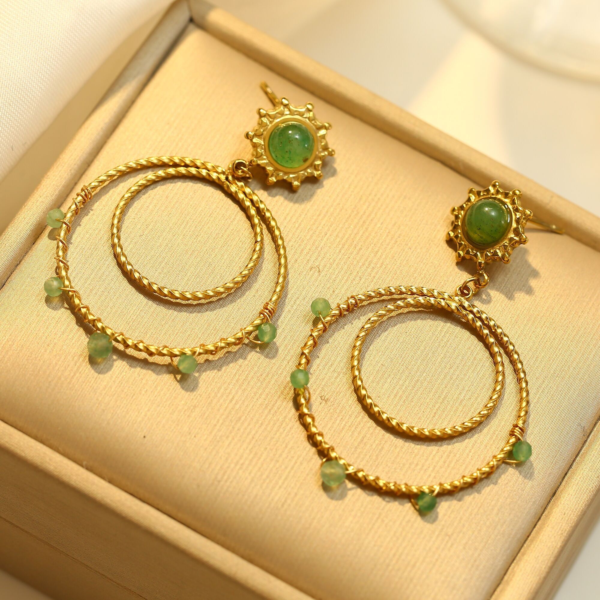 Orecchini Sole Doppio Cerchio in Oro Pietre Verdi