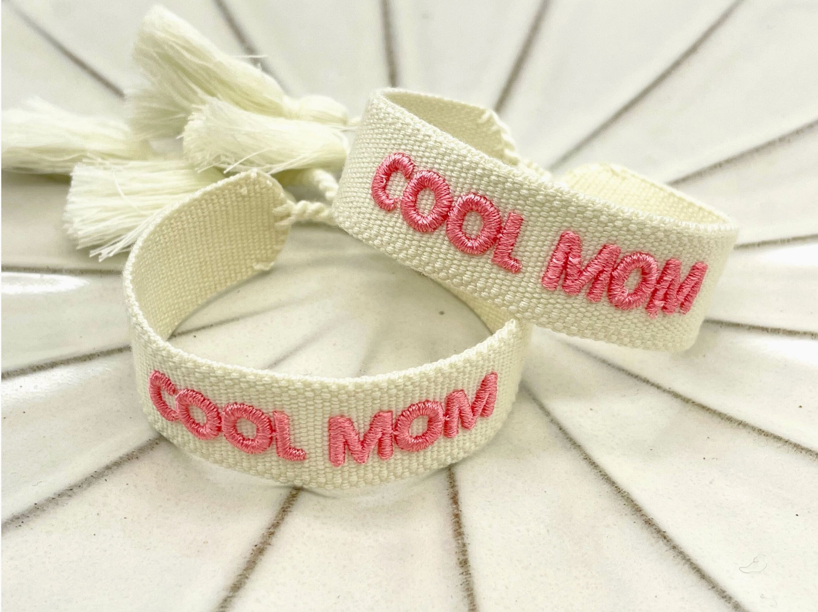 Bracciale COOL MOM intrecciato, rosa ecrù ricamato