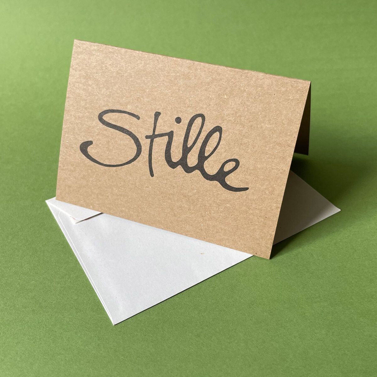 Silencio - tarjeta reciclada marrón con sobre
