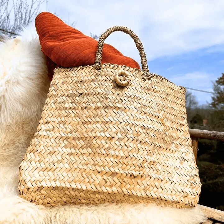 Wicker tote bag