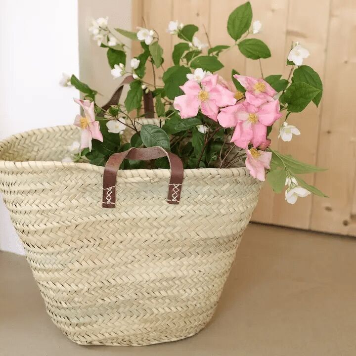 Marokkanischer Korb mit Ledergriffen – handgeflochtener Einkaufskorb aus Binsen