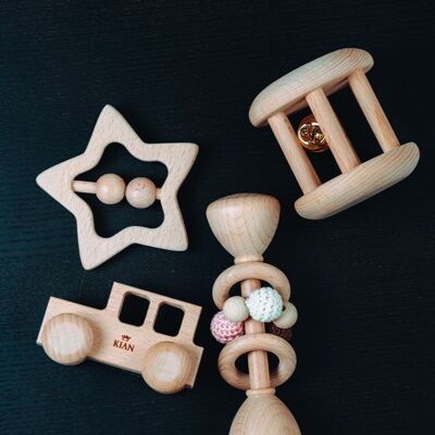 Set di giocattoli in legno Hello World: sonaglio, macchinina, sonaglio a stella, rullo di campanelli
