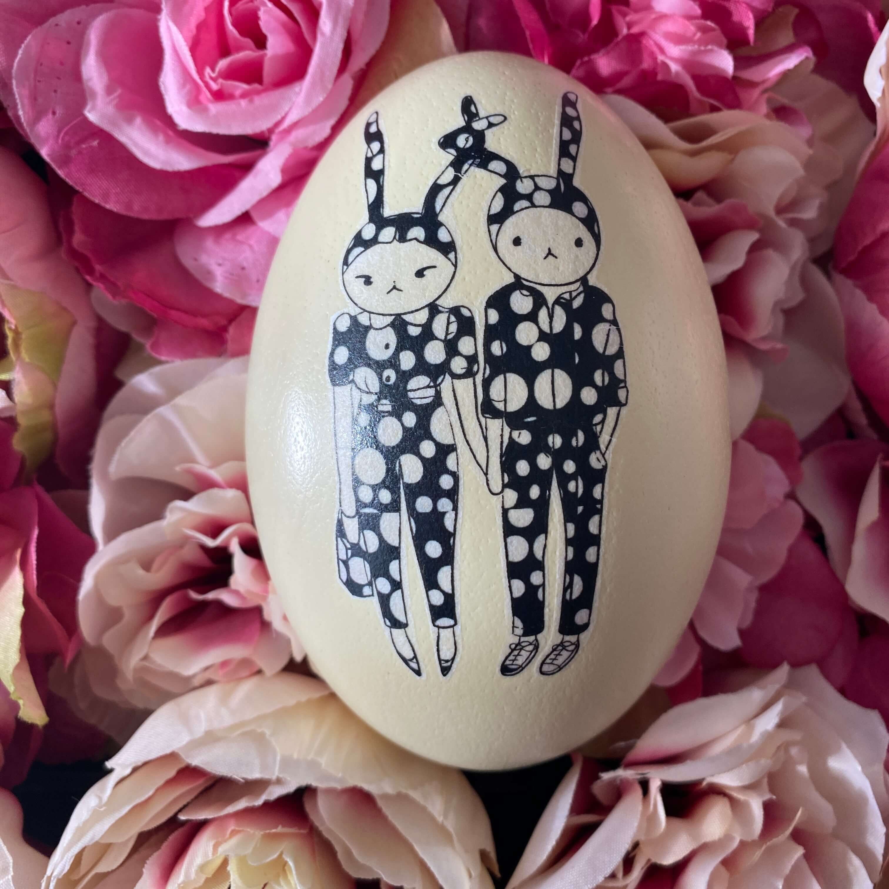 Nanduei: Oggetto decorativo "Egg love you" con pois all over