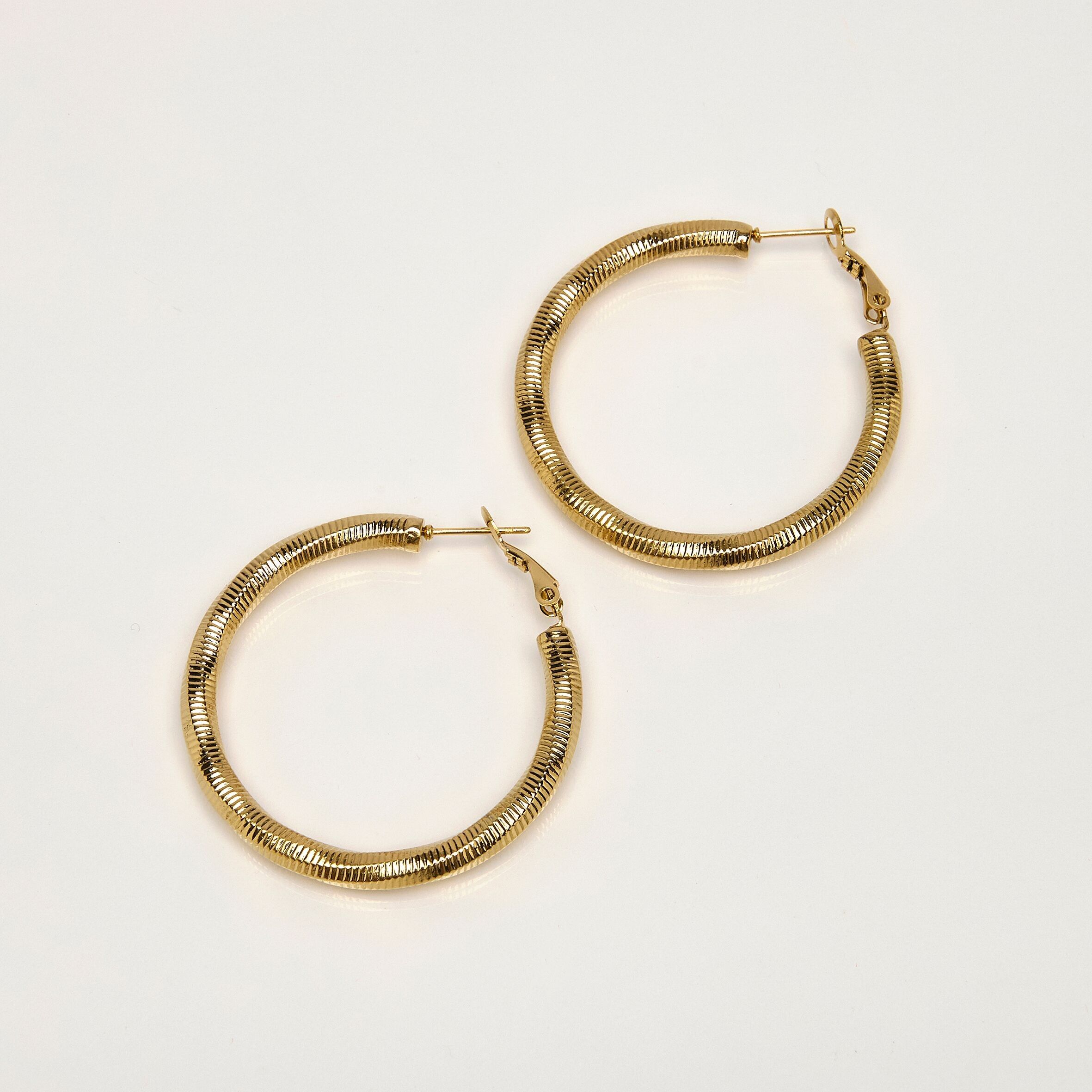 orecchini a cerchio in acciaio inossidabile dorato con motivo a spirale