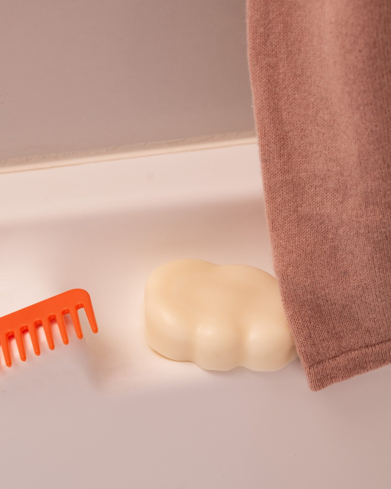 El cuidado limpiador sólido para bebés desde el nacimiento multiusos para cuerpo, rostro y cabello.