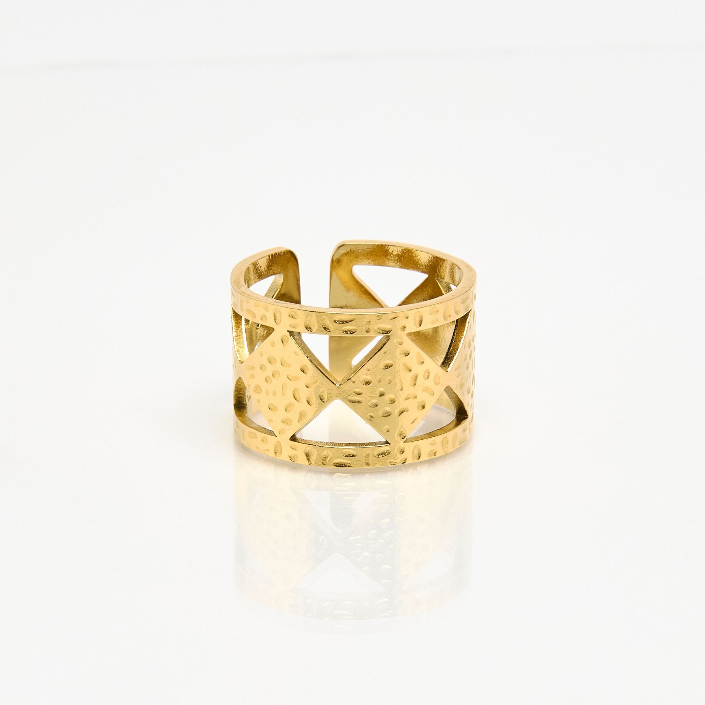 Anello in acciaio inossidabile dorato, martellato, regolabile.