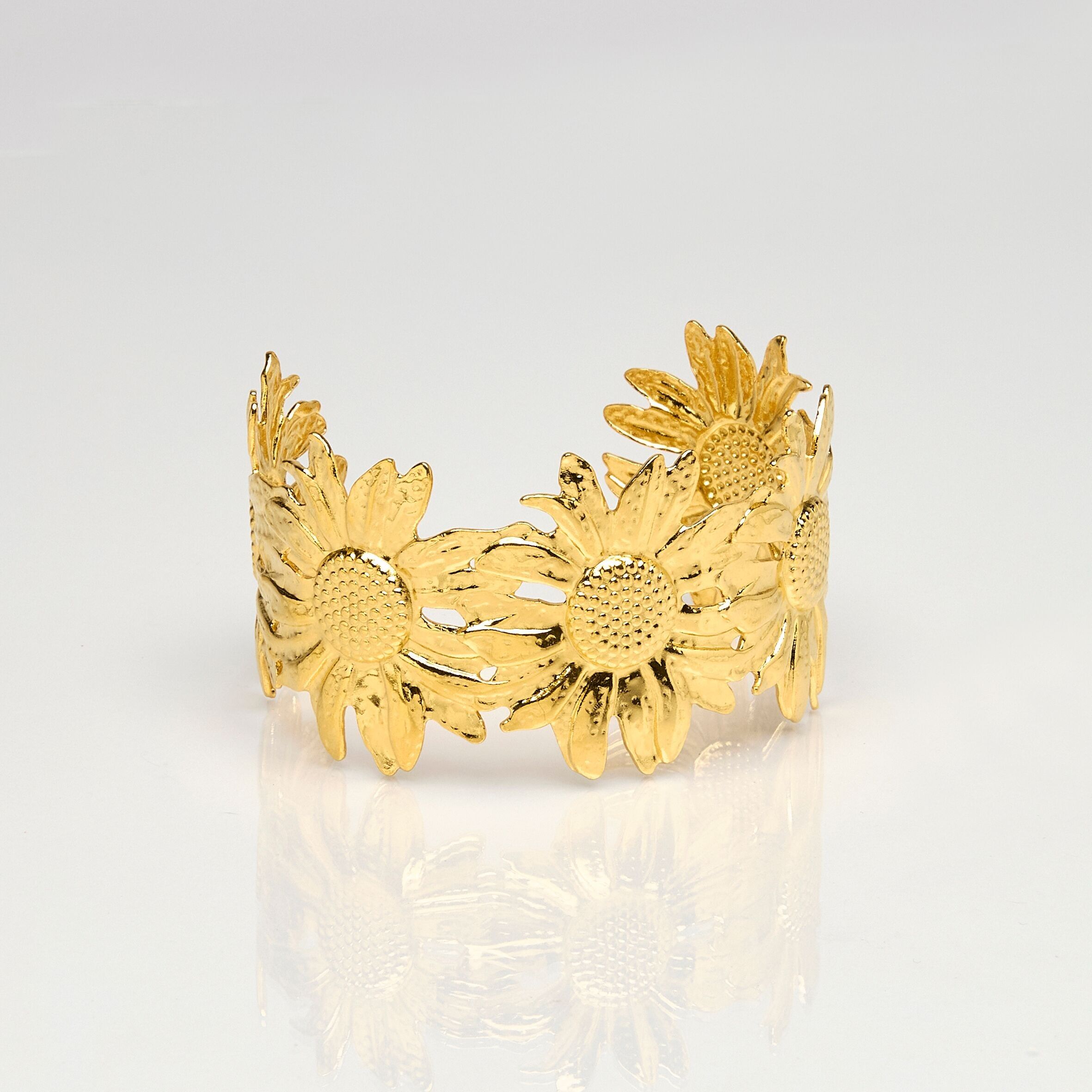 Bracciale in acciaio inox dorato, margherite, regolabile.