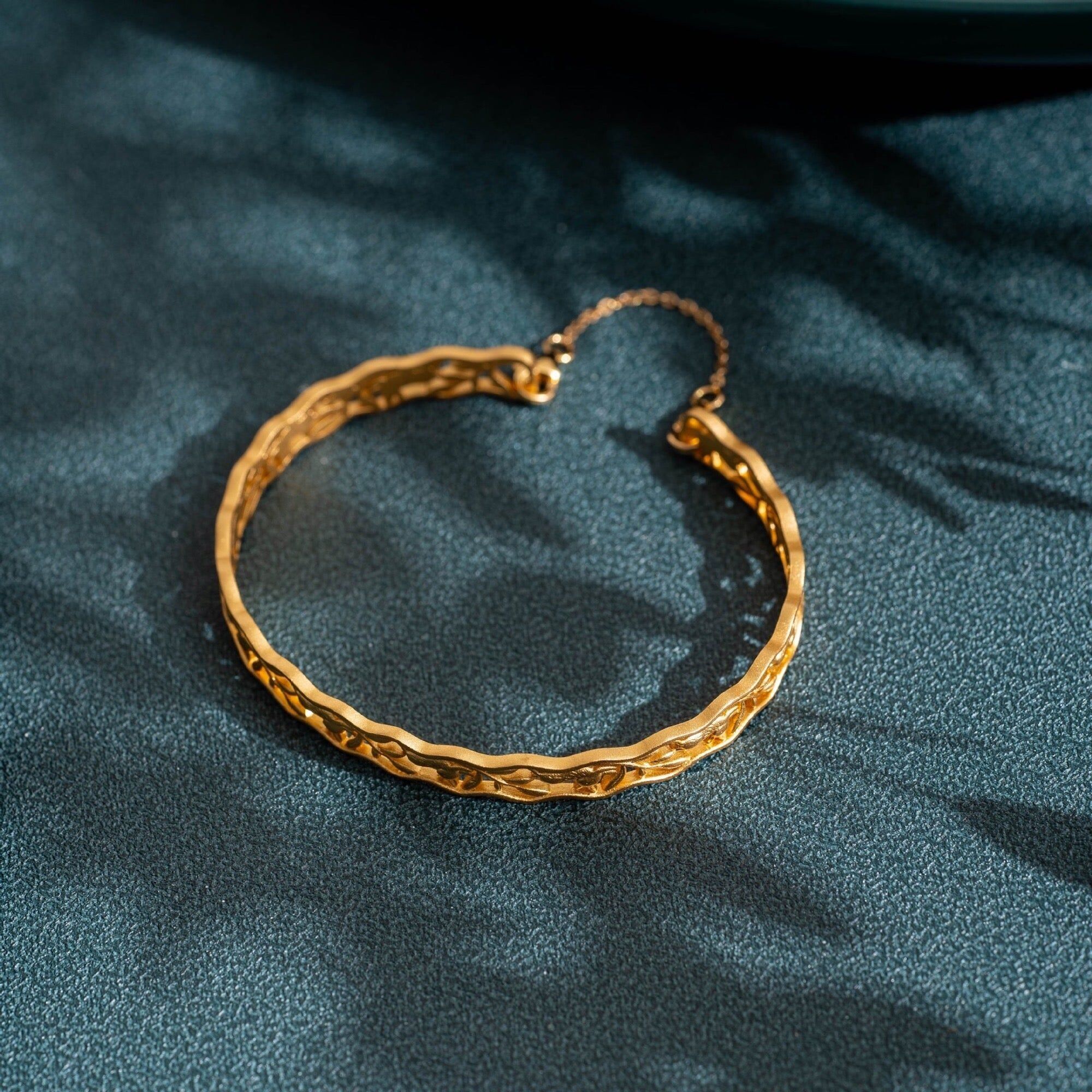 Bracciale rigido con coniglio dal design tradizionale cinese unico - Oro vermeil