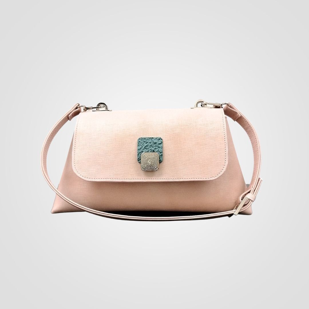 Borsa media colore rosa con gioiello, tracolla a spalla Made in Italy