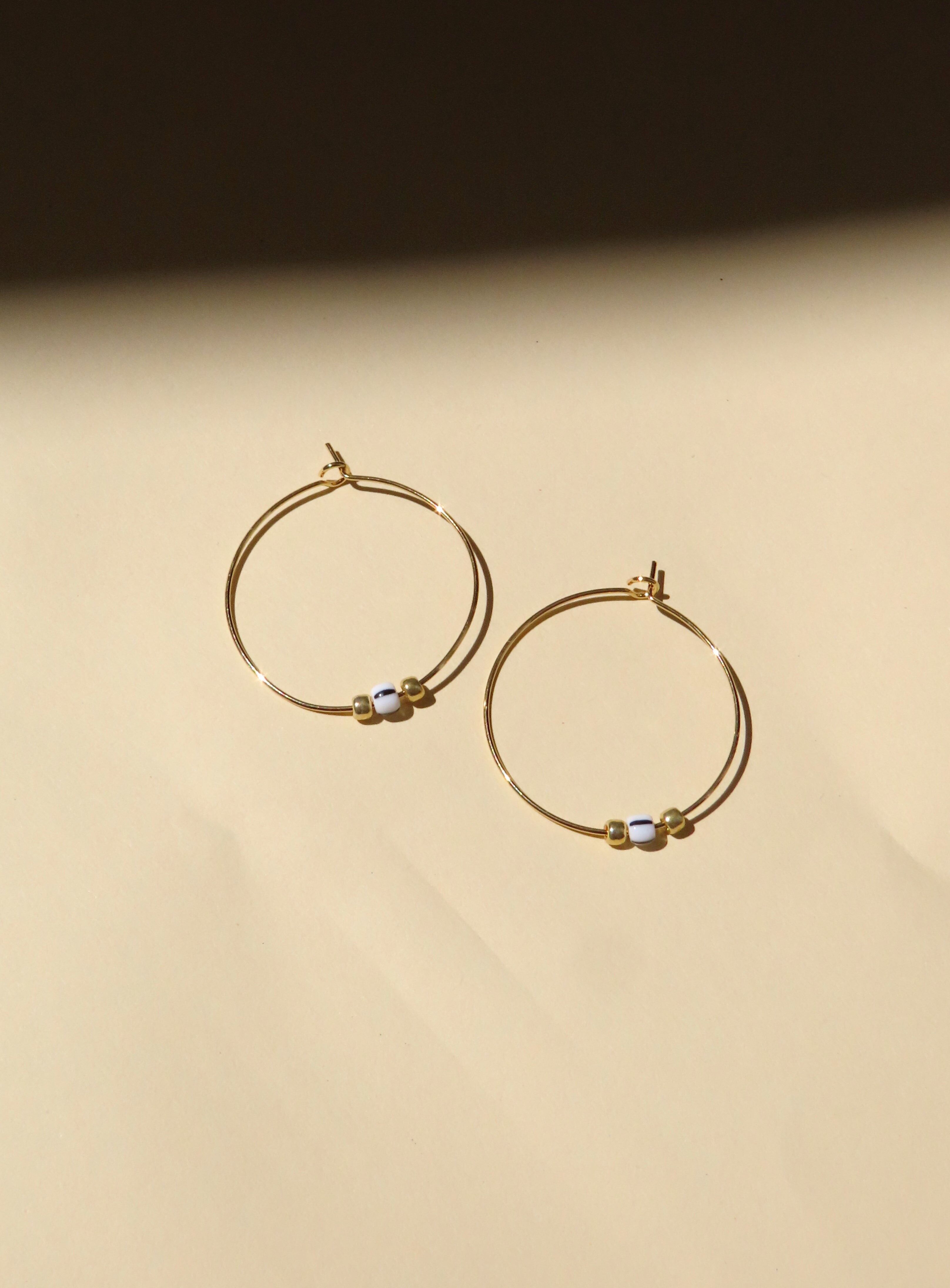 Cerchi in acciaio inossidabile con perline a strisce nere