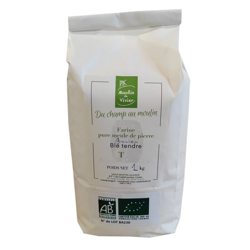 Harina de trigo antiguo puramente biológica molida a la piedra