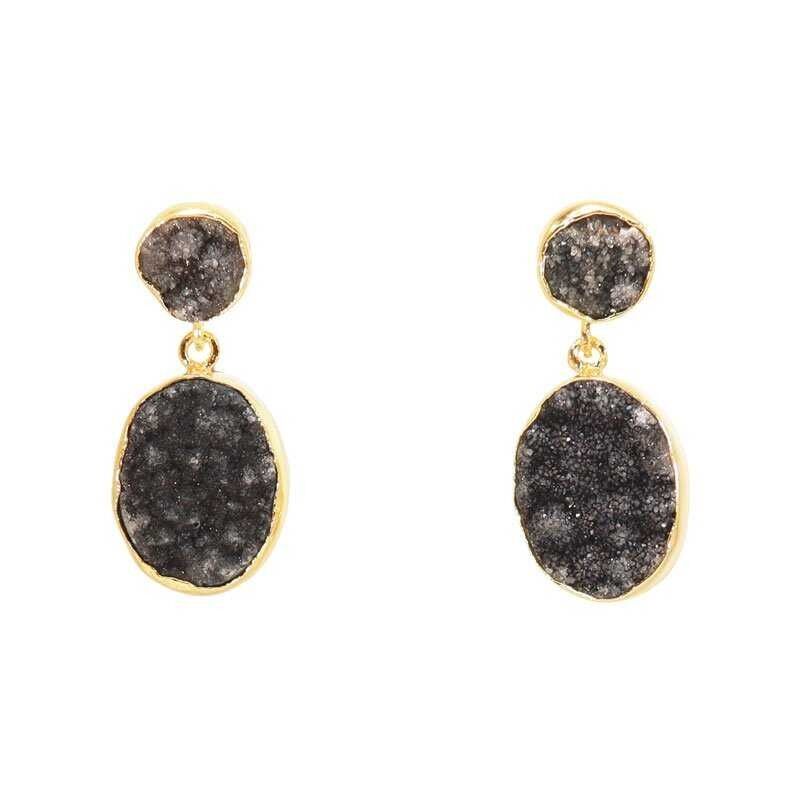 Iconici orecchini con rupia nera
