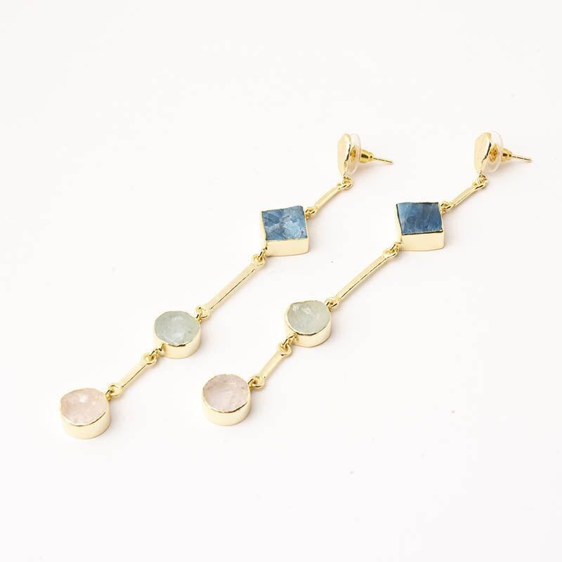 Atocha Ed. Ohrringe. Begrenzter rauer blauer Apatit, wassergrüner und rosa Quarz