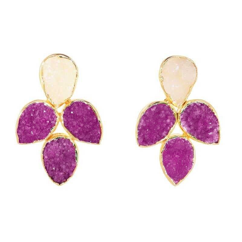 Weiße und fuchsiafarbene Mo-Ohrringe von Mairea