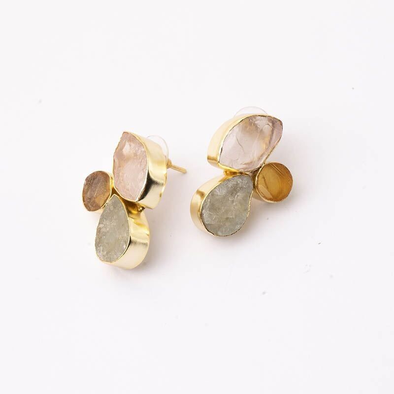 Ed Scylla Ohrringe. Begrenzter rauer Rosenquarz, Senf und Wassergrün