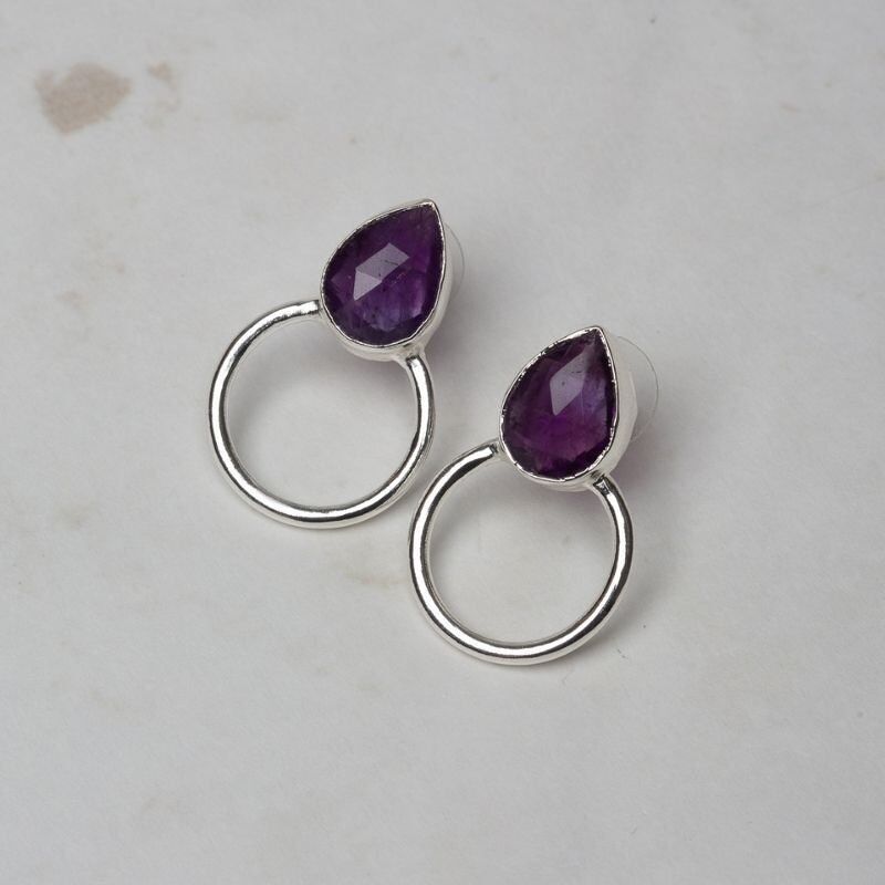 Mini-Diwa-Ed-Ohrringe. Limitierter violetter Amethyst aus poliertem Silber