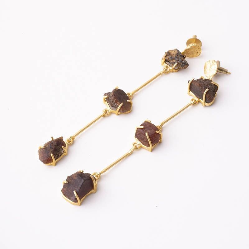 Orecchini marroni grezzi scheletrici