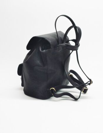 Sac en cuir 27 cm. longueur x 28 cm. la taille 6