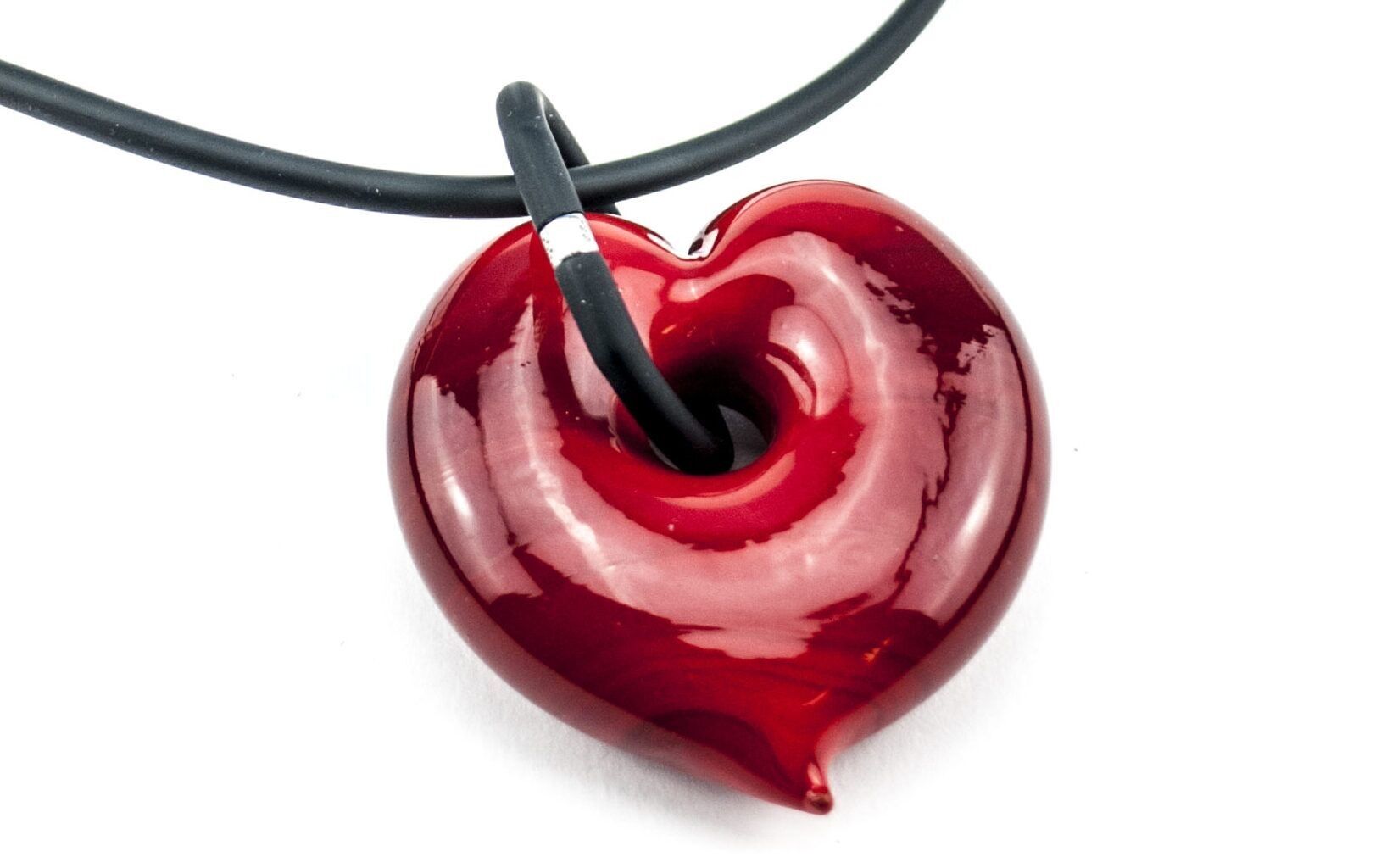 Murano glass hand-blown heart pendant necklace.