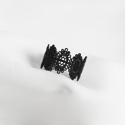 Anello in pizzo nero