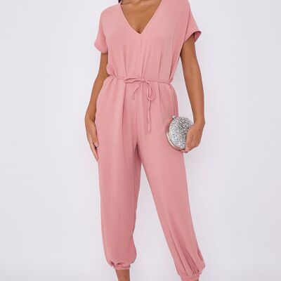 Mono rosa con escote en V y cinturón