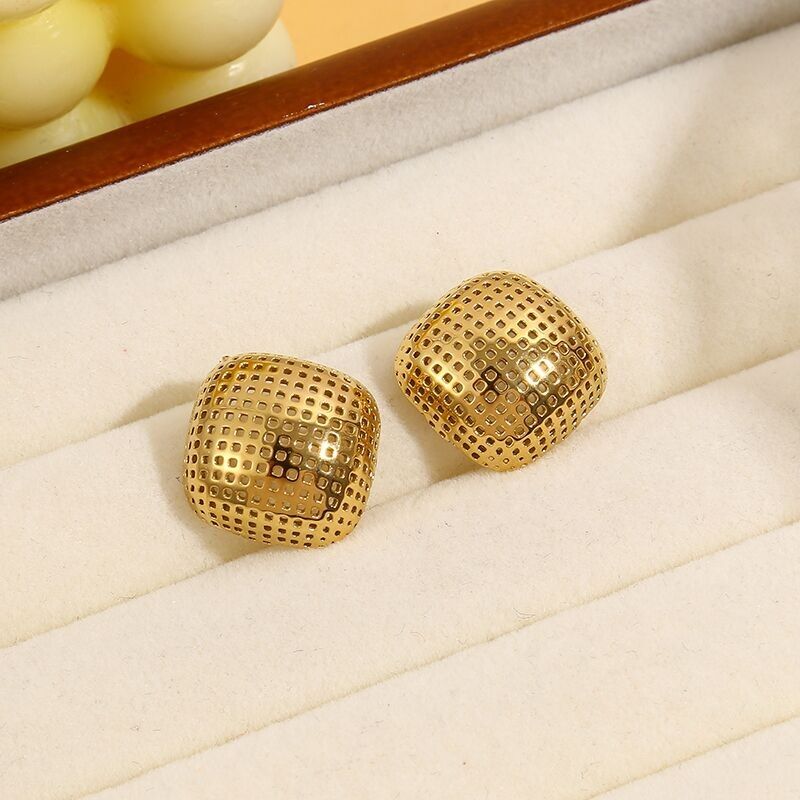 Orecchini dal volume quadrato in oro