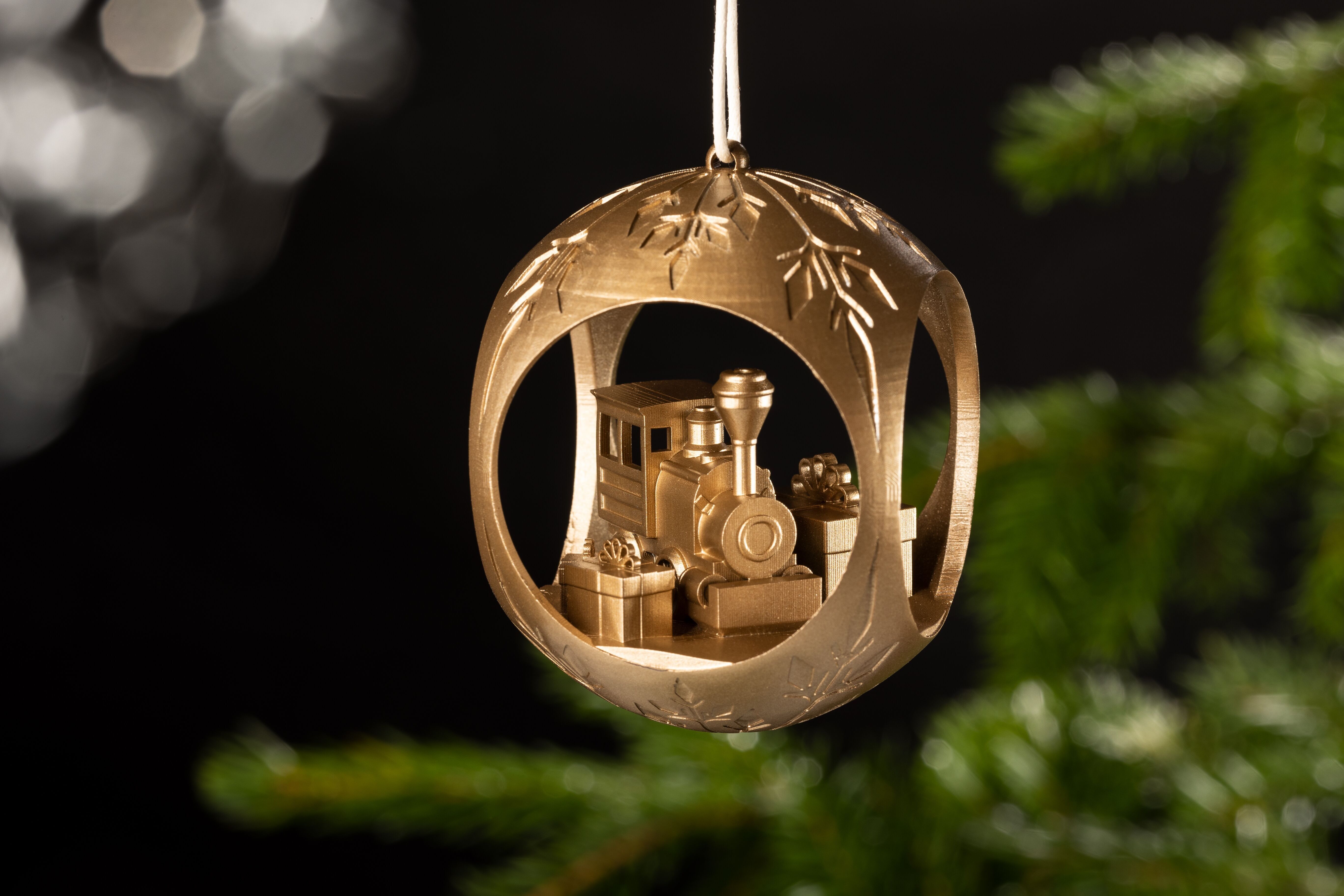 Christmas tree ball railway MATT