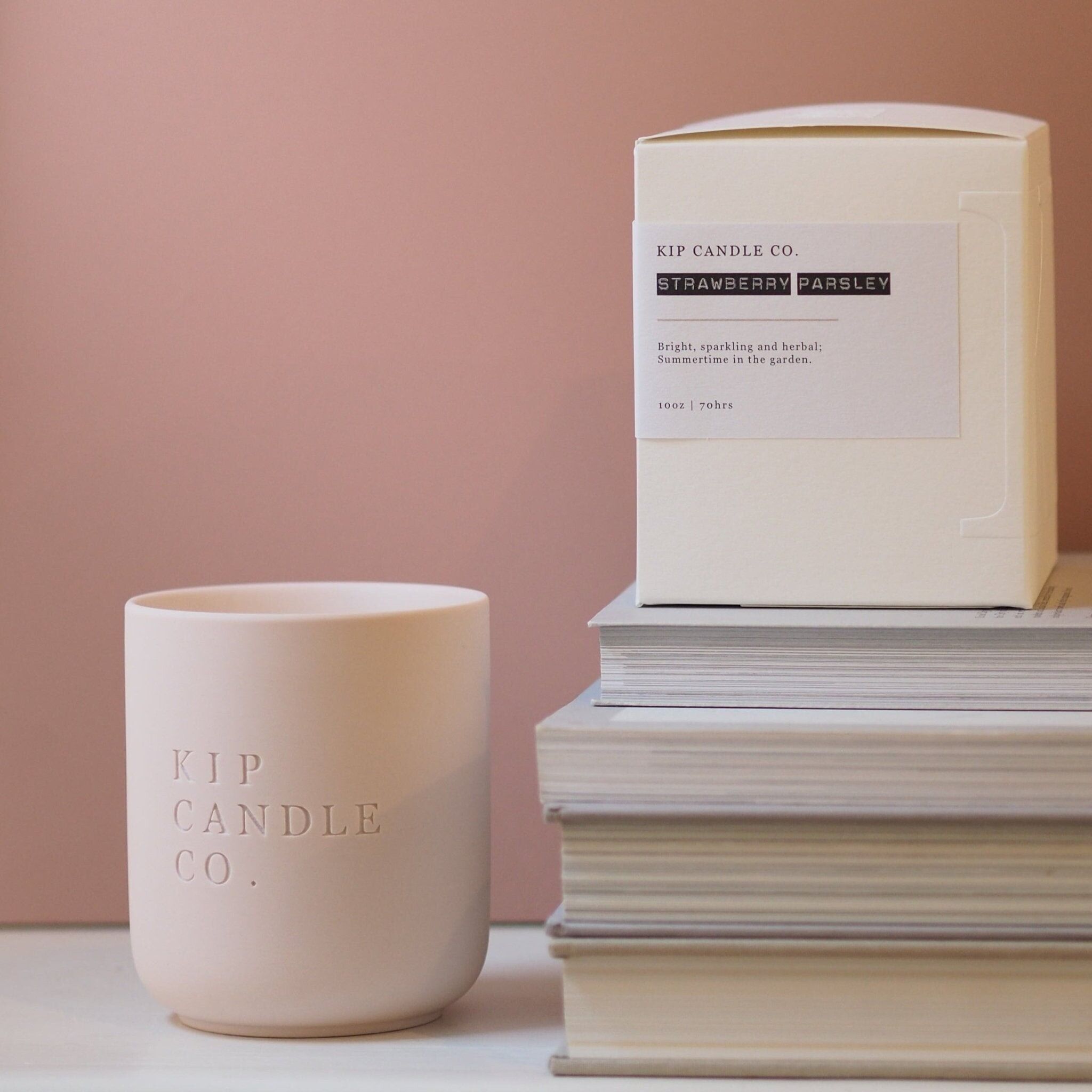 Vela de arcilla con fresa y perejil