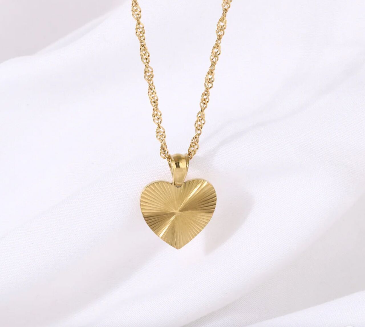 Gestreifte goldene Herzkette