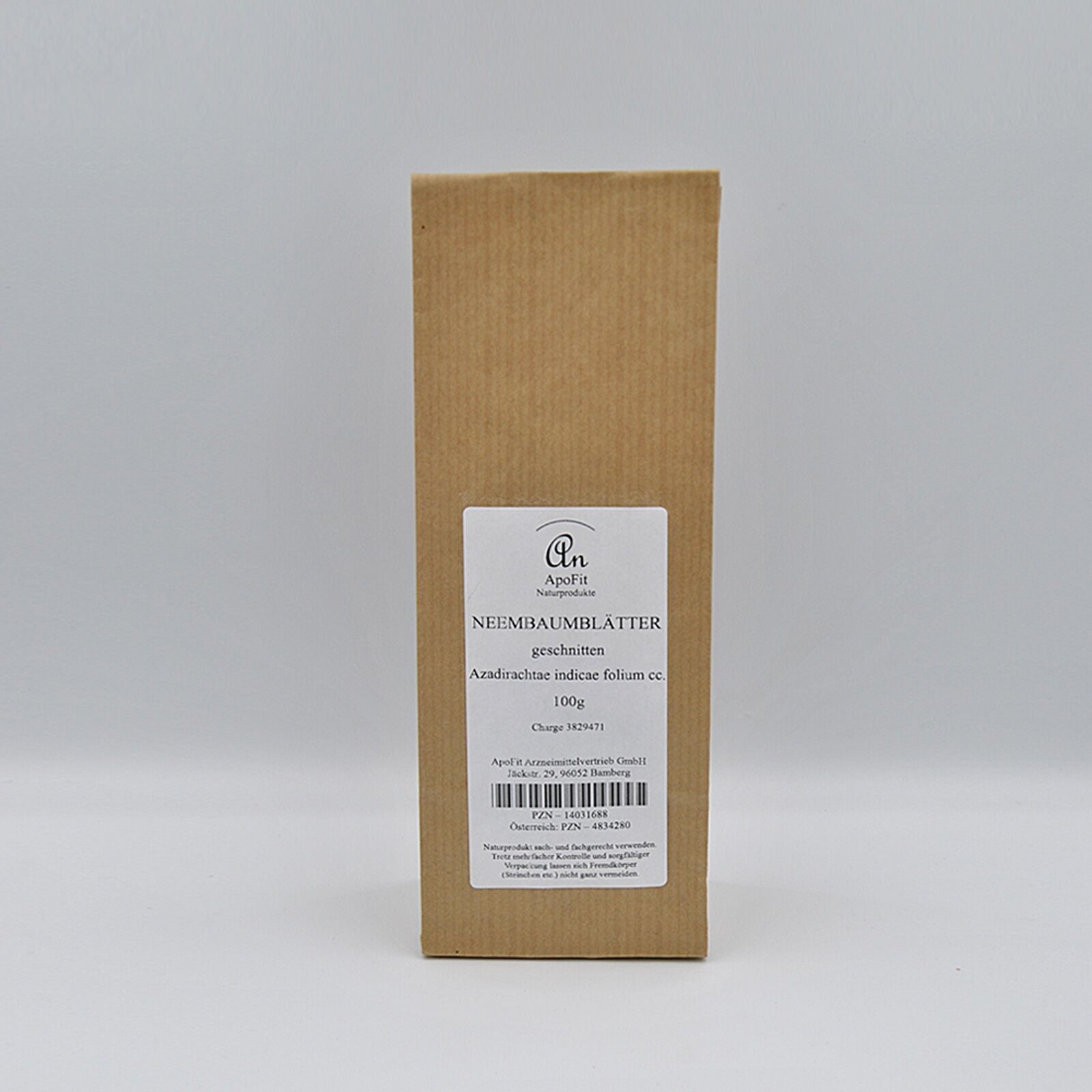 Hojas de árbol de neem cortadas