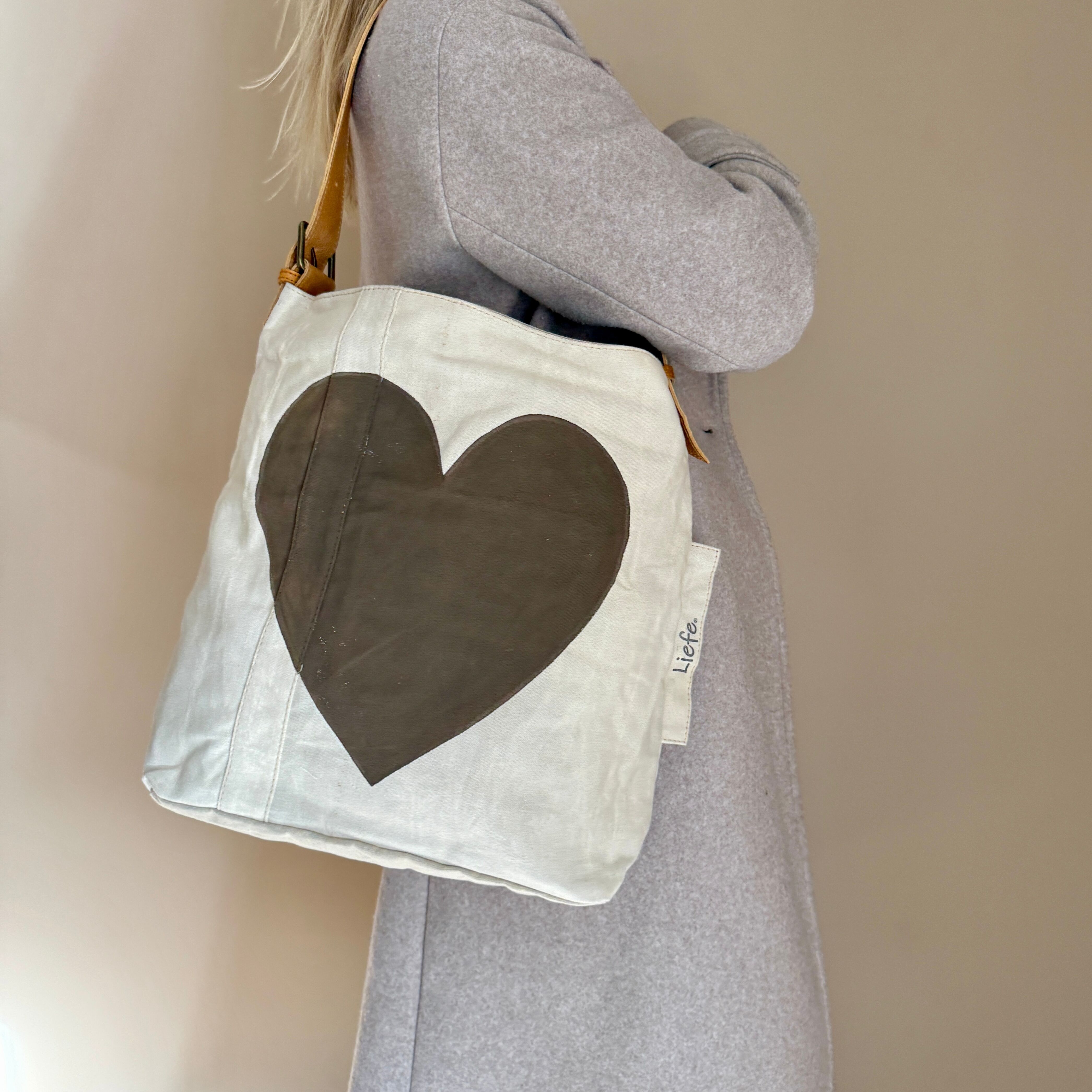 BuckleBag corazón chocolate negro (lona) NUEVO