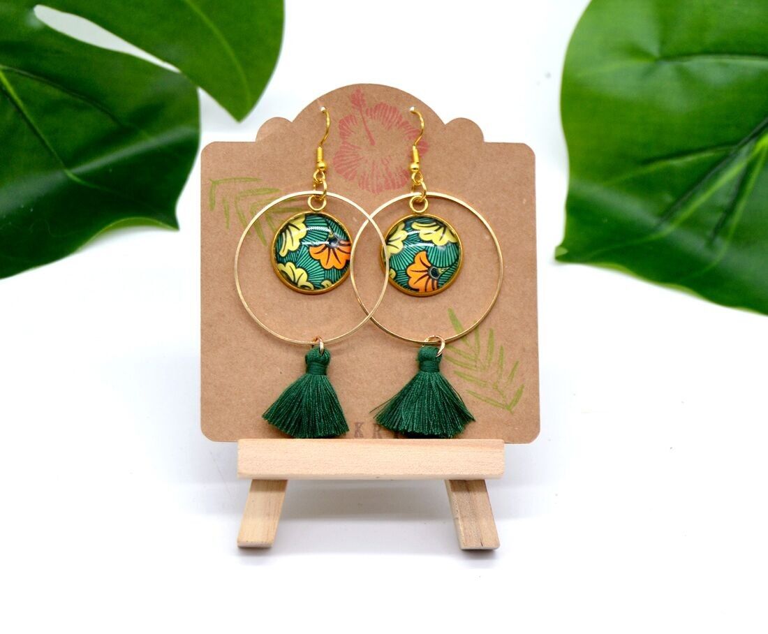 Orecchini a cerchio con motivo floreale in cera verde oro