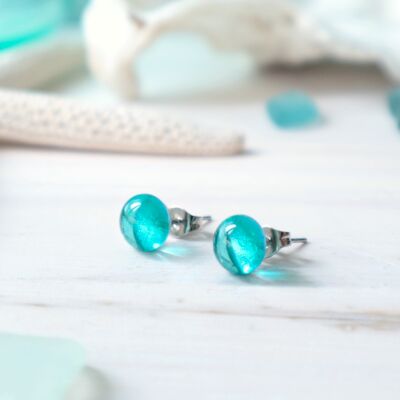 Shiny chip earrings in blue-green paraïba glass