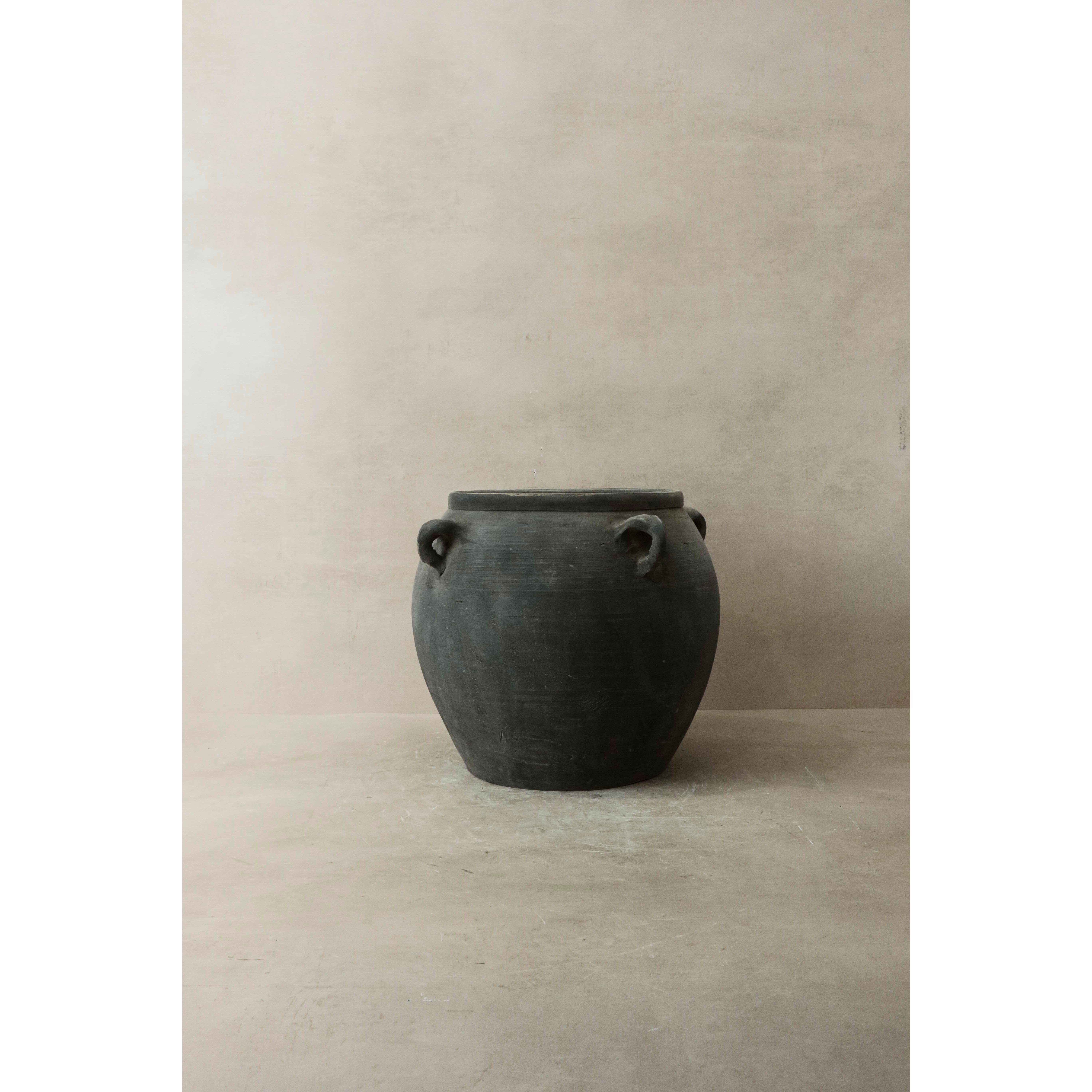 Vintage Dark pot with ears - E4.11