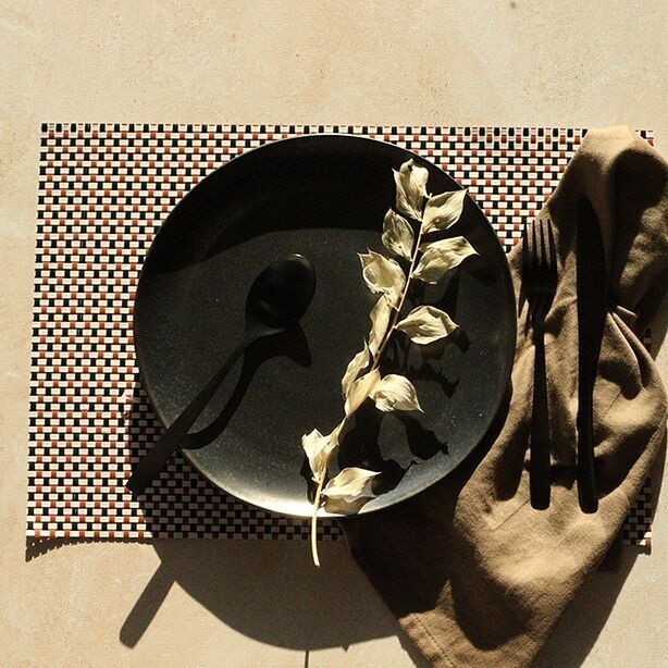 Woven placemat 45x30cm in red PVC