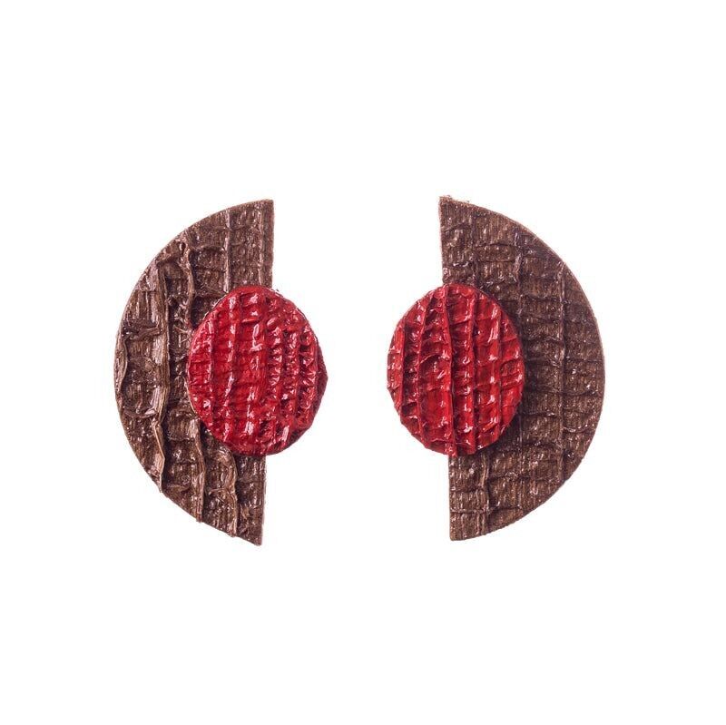 Orecchini a mezzaluna rossa: orecchini eleganti e vistosi realizzati in fibra di banana